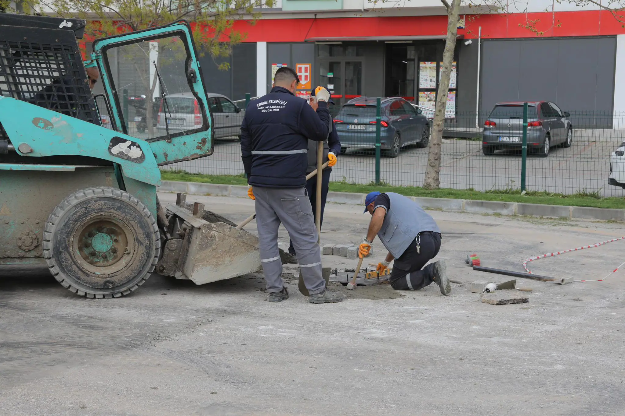 BAŞKAN GENCAN SAHADA: KAMU ALANLARI TEK TEK GERİ KAZANILIYOR galeri görseli